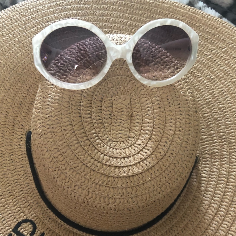VINTAGE MADY MCFADDEN WHITE PEARL SUNGLASSES!